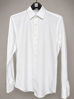 Uniqlo Slim Non-Iron White Dress Shirt, no flaws. Small